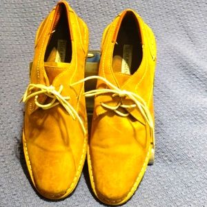 Steve Madden m11 leather cross of Oxford and a boot